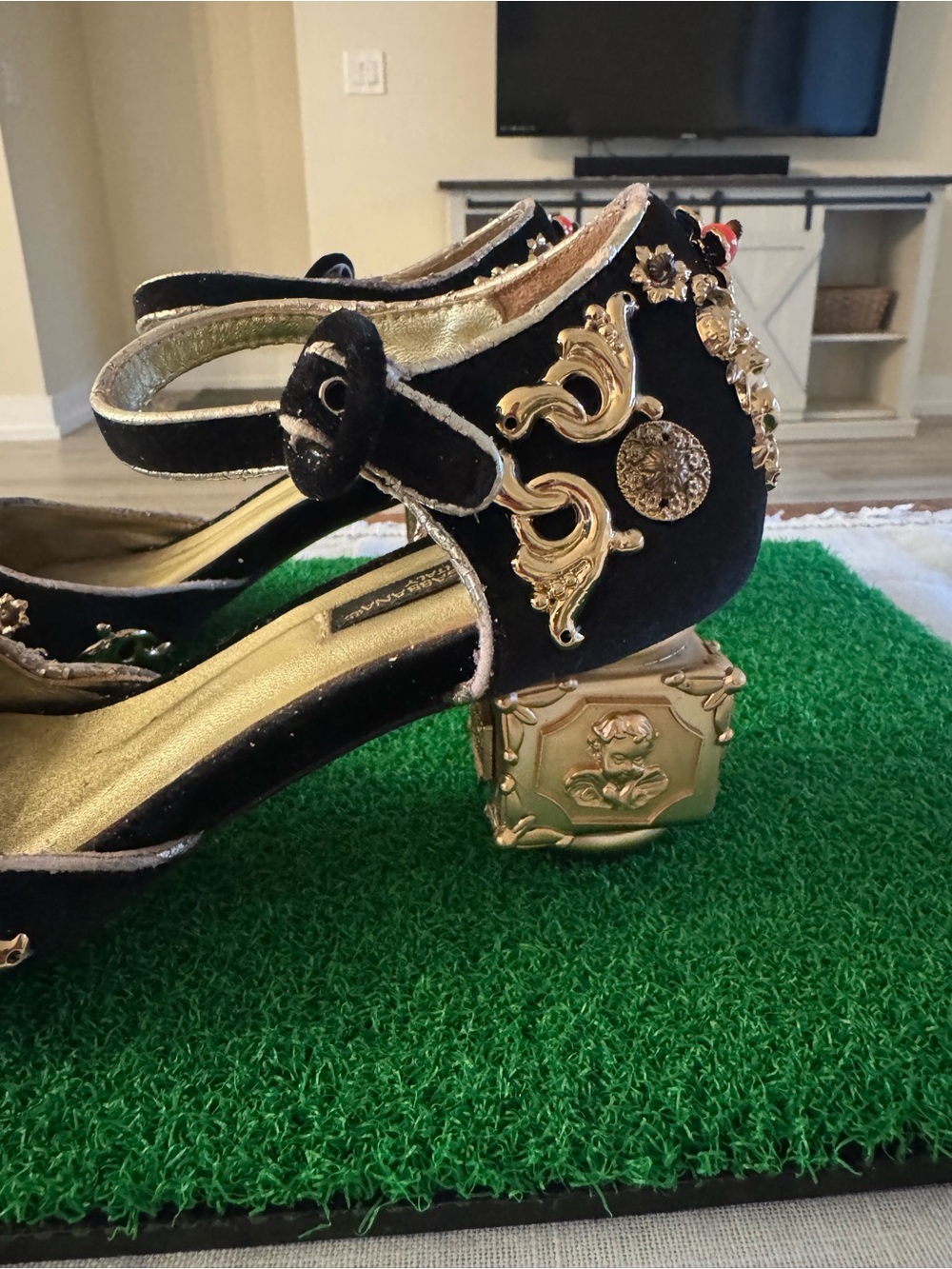 Dolce & Gabbana Black Velvet Baroque Embellished Mary Jane Heels Italy 39 RARE - Picture 4 of 16